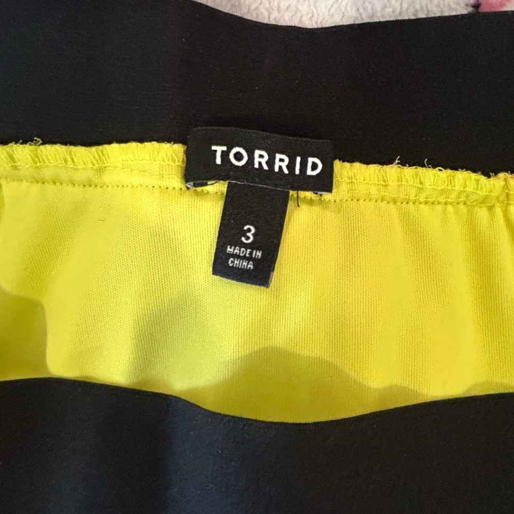 Plus Chiffon Pleated Mini Skirt - Picture 3 of 4